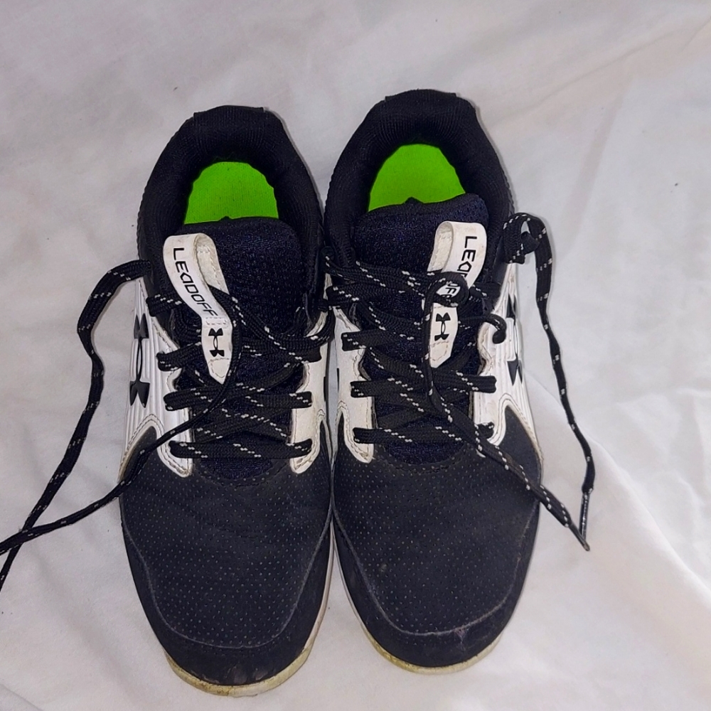 BOYS under Armour cleets